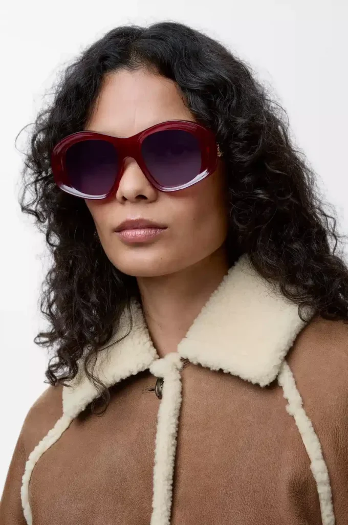 Abgeschrägte Pentagon-Sonnenbrille Milky Burgundy