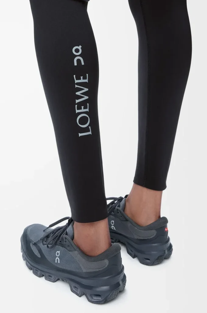 Aktiv-Tights aus technischem Jersey in Schwarz