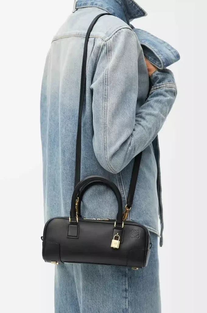 Amazona 23 Cropped Bag aus Nappakalbsleder Schwarz