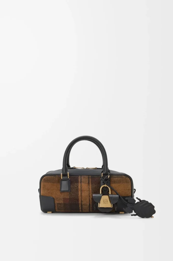 Amazona 23 Cropped-Tasche aus Tartan-Wildleder und Nappaleder in Tan/Schwarz