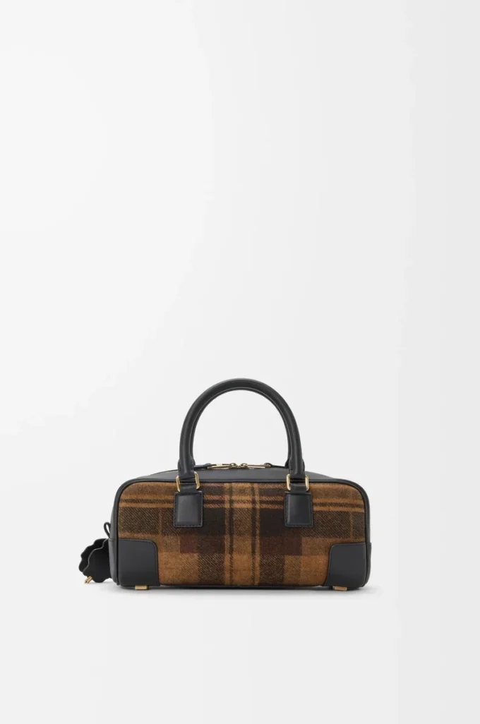 Amazona 23 Cropped-Tasche aus Tartan-Wildleder und Nappaleder in Tan/Schwarz