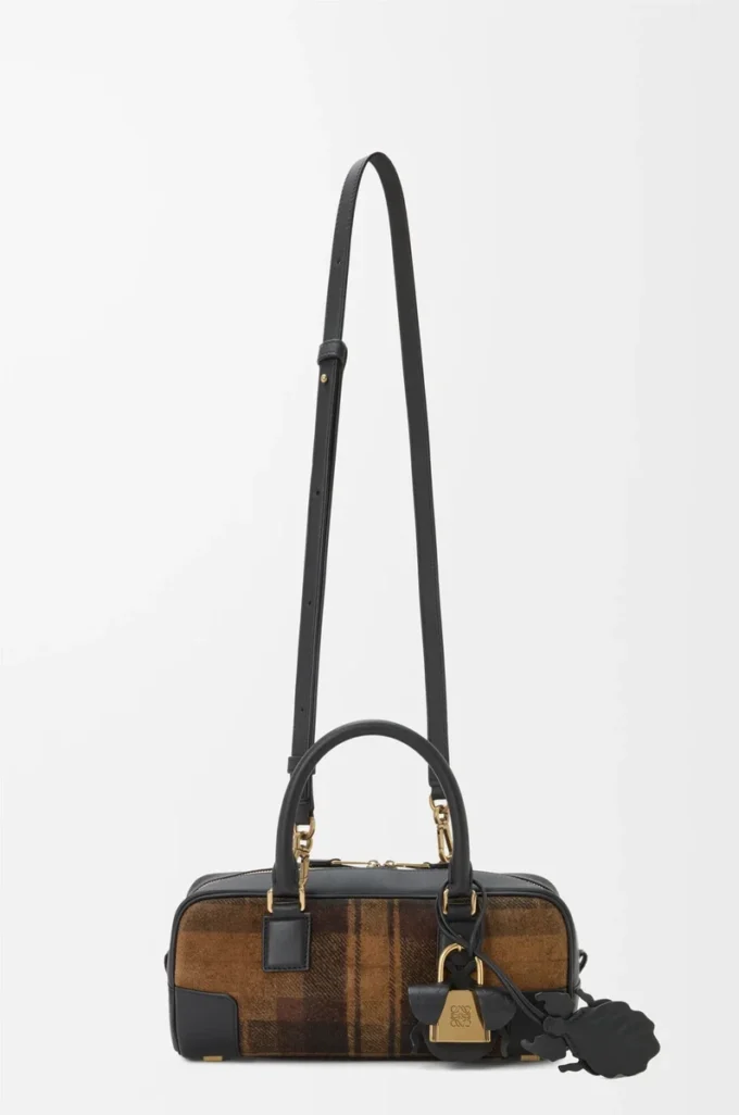 Amazona 23 Cropped-Tasche aus Tartan-Wildleder und Nappaleder in Tan/Schwarz