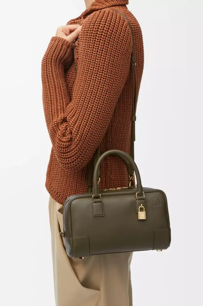 Amazona 23 Tasche aus Nappakalbsleder in Dark Khaki