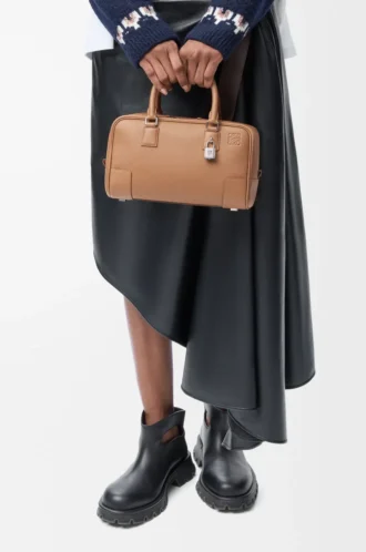 Amazona 23 Tasche aus weichem genarbtem Kalbsleder in Mokka