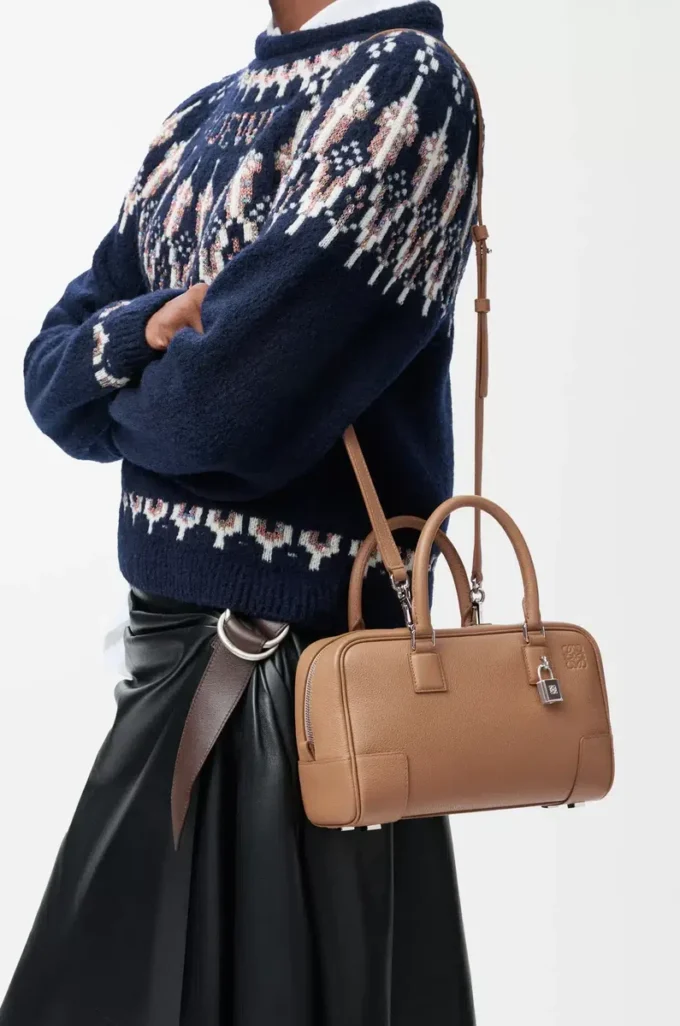 Amazona 23 Tasche aus weichem genarbtem Kalbsleder in Mokka