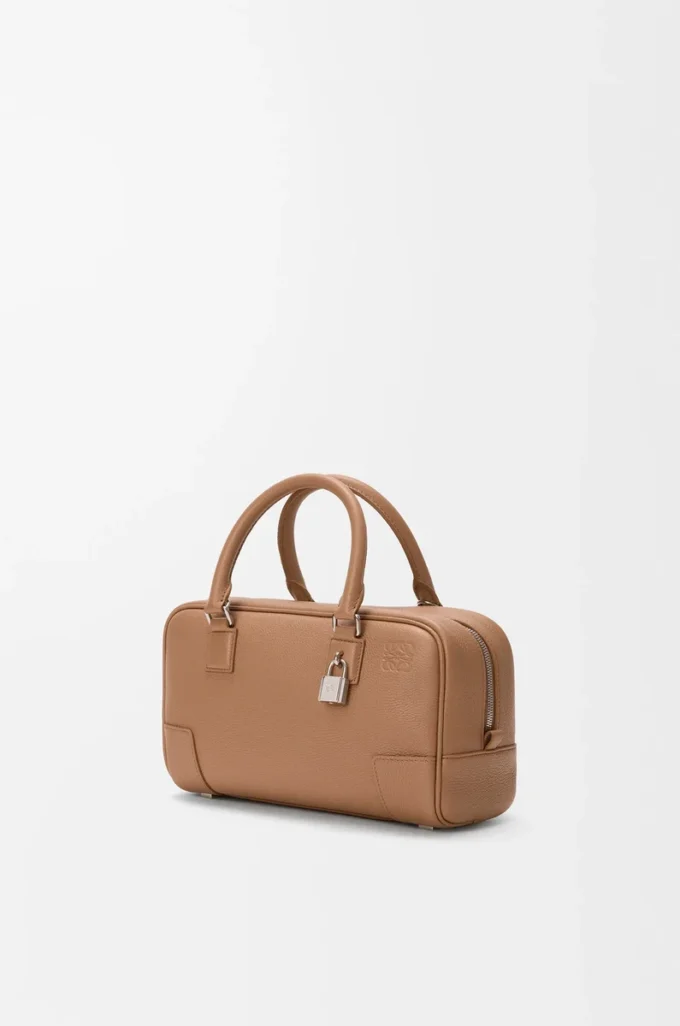 Amazona 23 Tasche aus weichem genarbtem Kalbsleder in Mokka