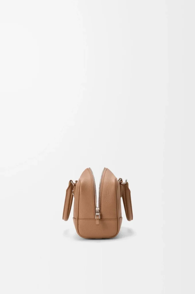 Amazona 23 Tasche aus weichem genarbtem Kalbsleder in Mokka