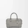 Amazona 23 Tasche aus weichem genarbtem Kalbsleder Perlgrau
