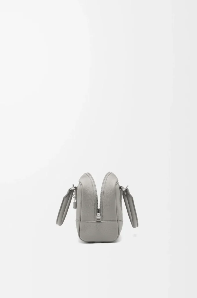Amazona 23 Tasche aus weichem genarbtem Kalbsleder Perlgrau
