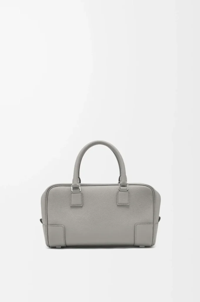 Amazona 23 Tasche aus weichem genarbtem Kalbsleder Perlgrau