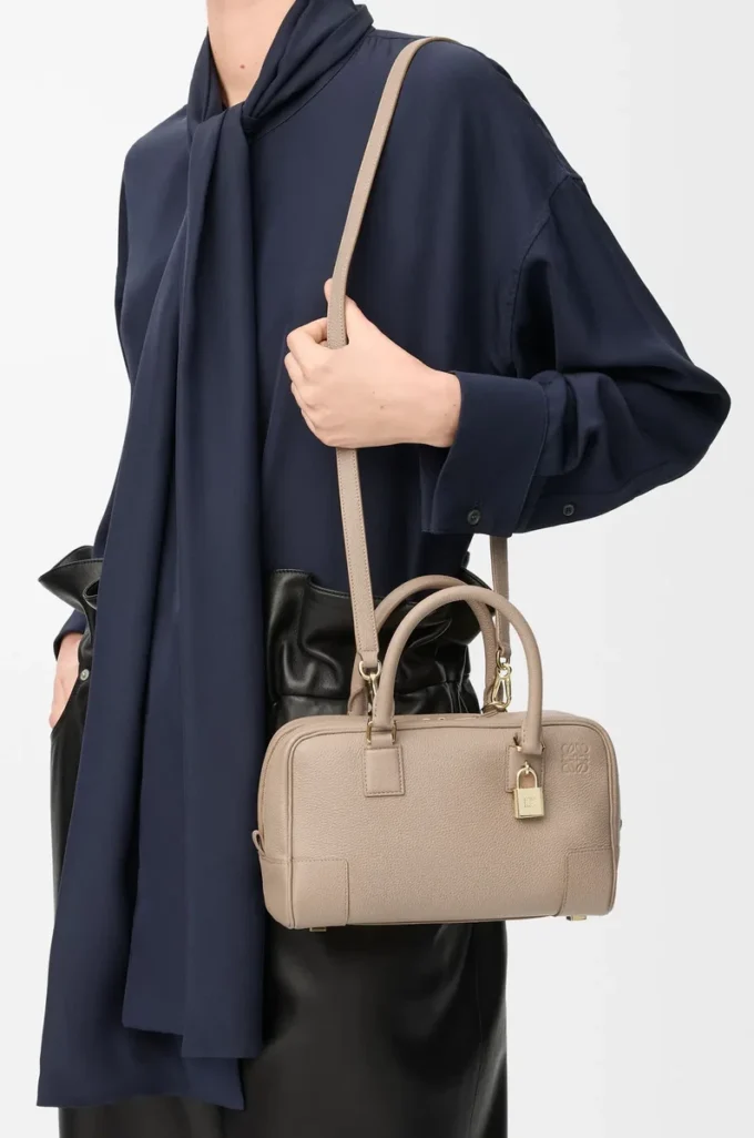 Amazona 23 Tasche aus weichem genarbtem Kalbsleder Sand