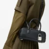 Amazona 23 verkürzte Tasche aus glänzendem Kalbsleder Schwarz