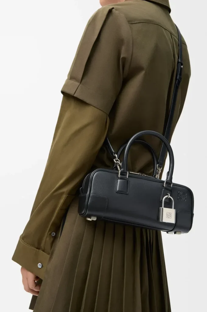 Amazona 23 verkürzte Tasche aus glänzendem Kalbsleder Schwarz
