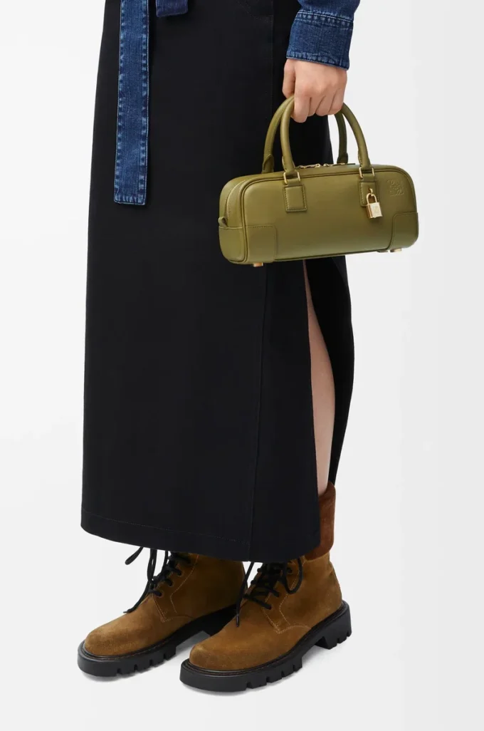 Amazona 23 verkürzte Tasche aus Nappakalbsleder Olive