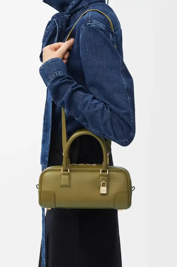 Amazona 23 verkürzte Tasche aus Nappakalbsleder Olive
