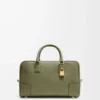 Amazona 28 Tasche aus Nappakalbsleder in Avocadogrün
