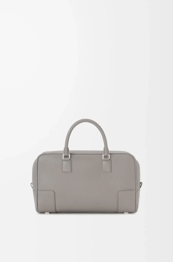 Amazona 28 Tasche aus weichem genarbtem Kalbsleder in Perlgrau