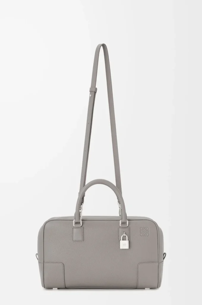 Amazona 28 Tasche aus weichem genarbtem Kalbsleder in Perlgrau