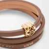 Anagram Bombé Twist-Armband aus Kalbsleder in Kakao