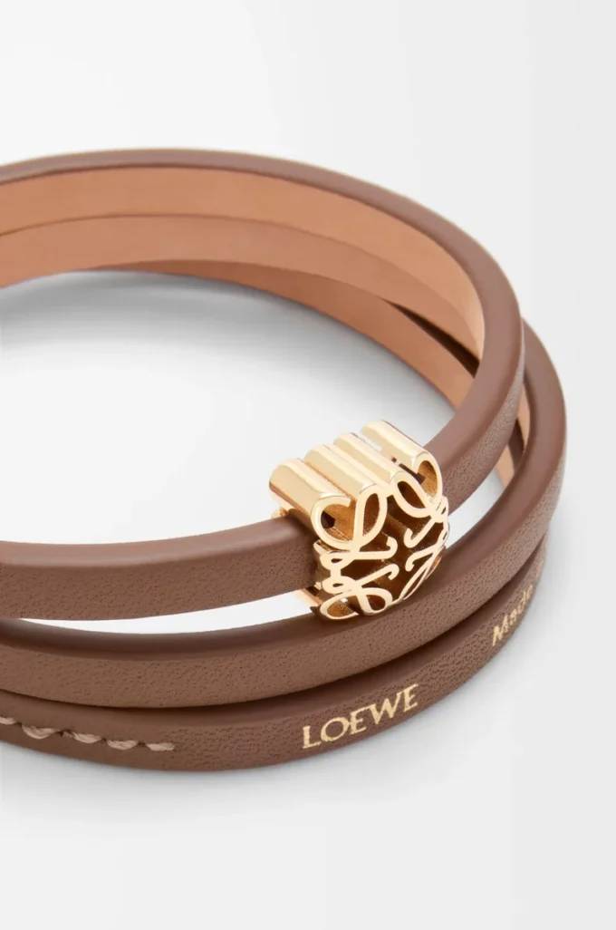 Anagram Bombé Twist-Armband aus Kalbsleder in Kakao