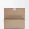 Anagram Continental-Brieftasche aus pebble-genarbtem Kalbsleder in Sand
