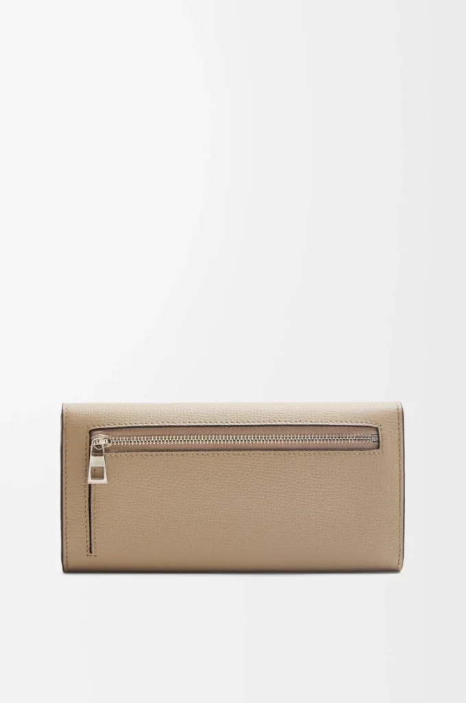 Anagram Continental-Brieftasche aus pebble-genarbtem Kalbsleder in Sand