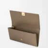 Anagram Continental-Brieftasche aus pebble-genarbtem Kalbsleder Taupe