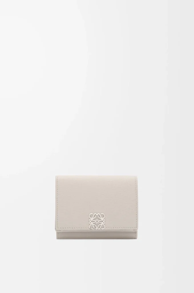 Anagram Dreifach-Geldbörse aus genarbtem Kalbsleder Light Ghost