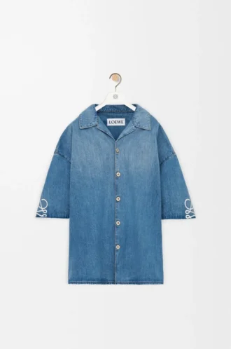 Anagram-Kurzarmhemd aus Denim Gewaschener Denim