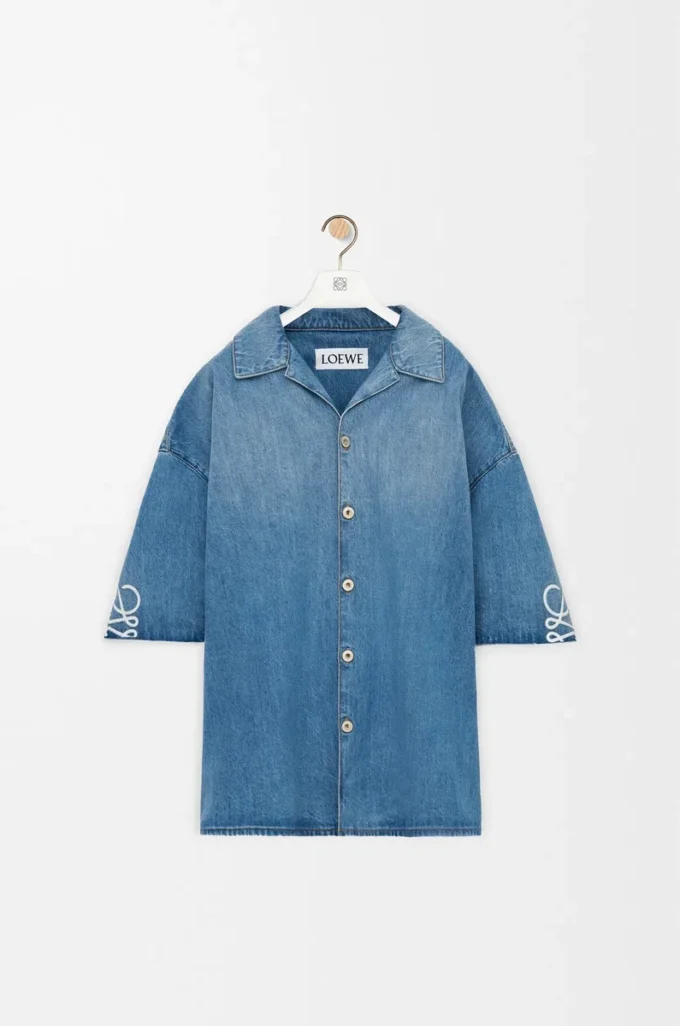 Anagram-Kurzarmhemd aus Denim Gewaschener Denim