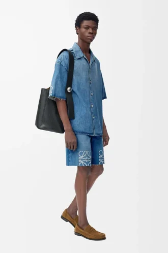 Anagram-Kurzarmhemd aus Denim Gewaschener Denim
