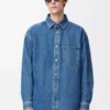 Anagram-Overshirt aus Denim in Mittelblau