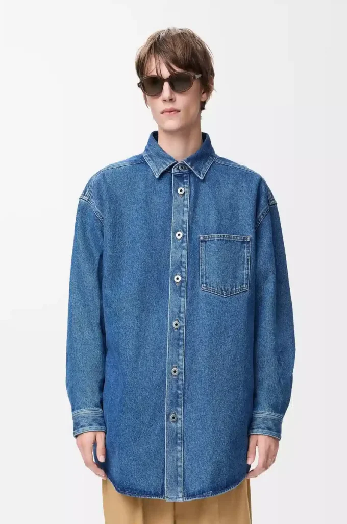 Anagram-Overshirt aus Denim in Mittelblau