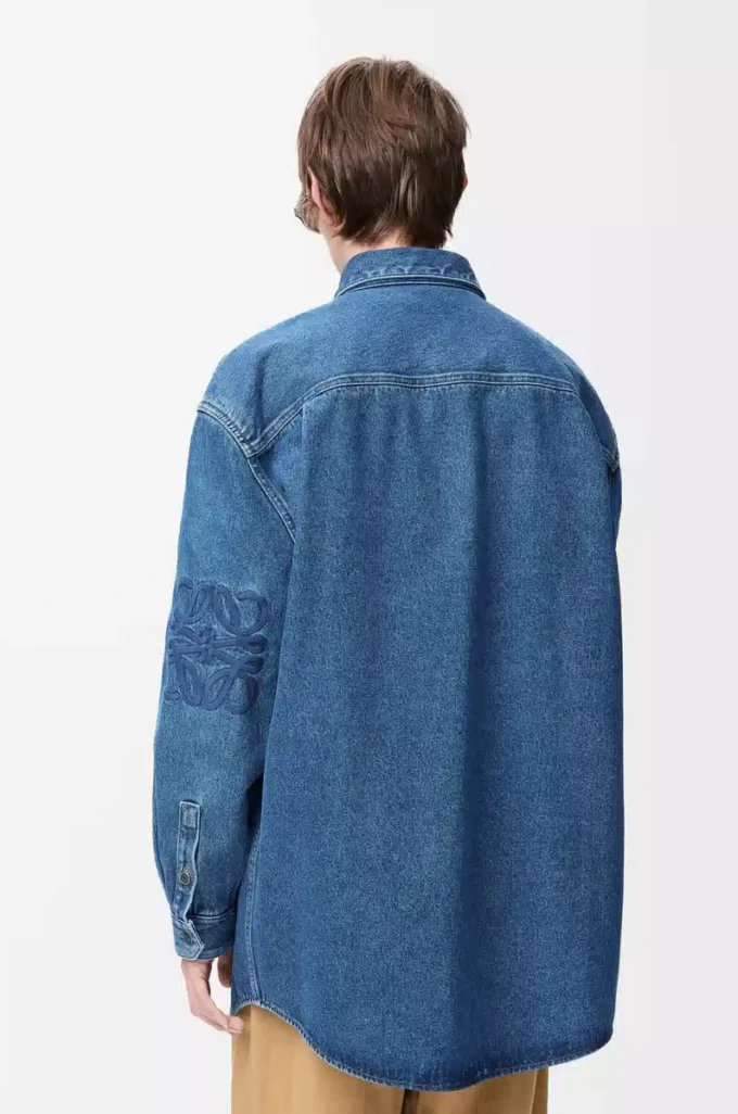 Anagram-Overshirt aus Denim in Mittelblau