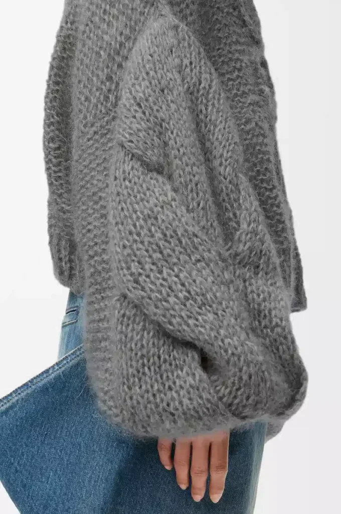 Anagram-Pullover aus Mohair in Grau Melange