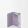 Anagram Schlüsselanhänger aus genarbtem Kalbsleder in Dirty Mauve