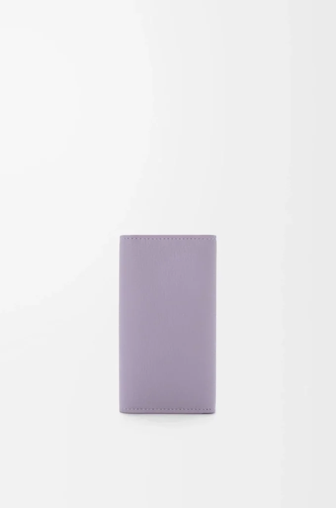 Anagram Schlüsselanhänger aus genarbtem Kalbsleder in Dirty Mauve