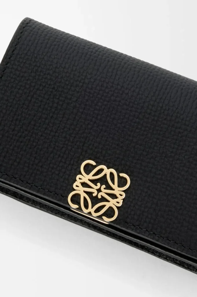 Anagram Visitenkartenetui aus genarbtem Kalbsleder Black/Gold