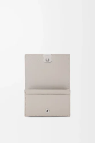 Anagram Visitenkartenetui aus genarbtem Kalbsleder Light Ghost