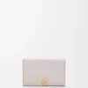 Anagram-Visitenkartenetui aus genarbtem Kalbsleder Light Ghost Grey