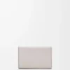 Anagram-Visitenkartenetui aus genarbtem Kalbsleder Light Ghost Grey