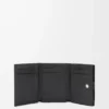 Anagramm-Dreifach-Brieftasche aus genarbtem Kalbsleder in Schwarz