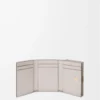 Anagramm-Dreifach-Geldbörse aus genarbtem Kalbsleder in Light Ghost Grey