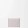 Anagramm-Dreifach-Geldbörse aus genarbtem Kalbsleder in Light Ghost Grey