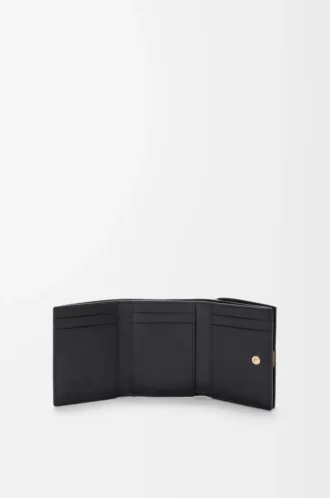 Anagramm-Dreifach-Geldbörse aus genarbtem Kalbsleder in Schwarz/Gold