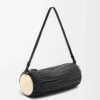 Armbandtasche aus plissiertem Nappaleder in Schwarz