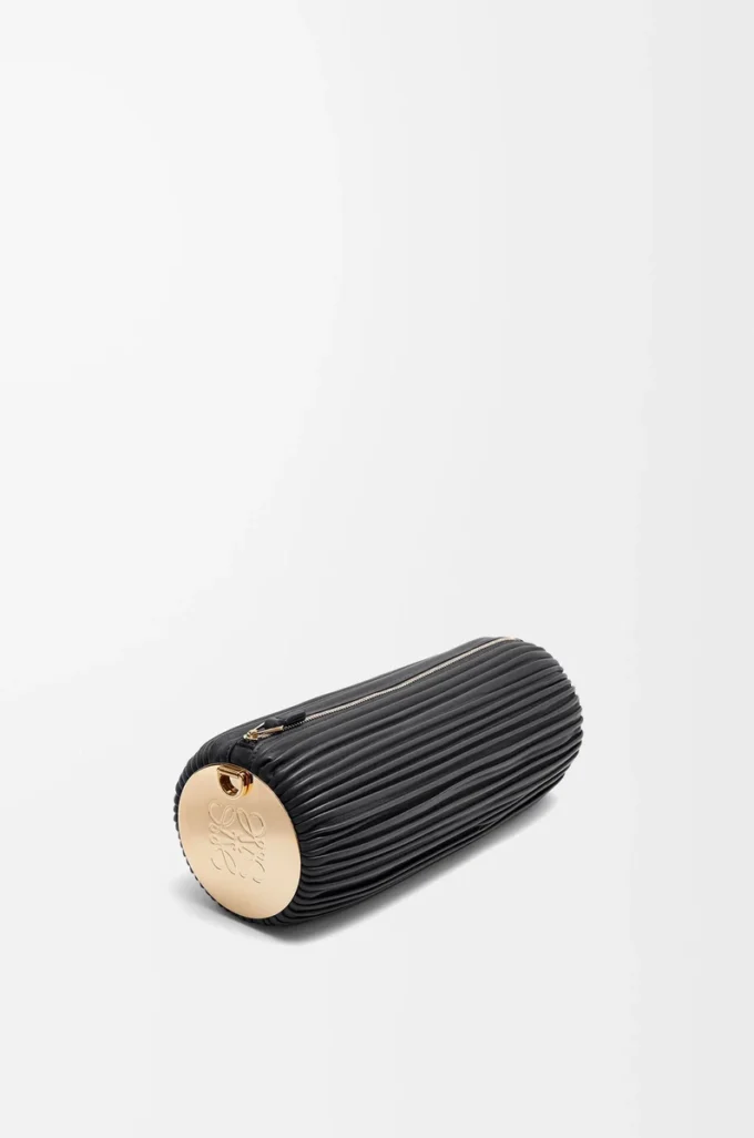 Armbandtasche aus plissiertem Nappaleder in Schwarz