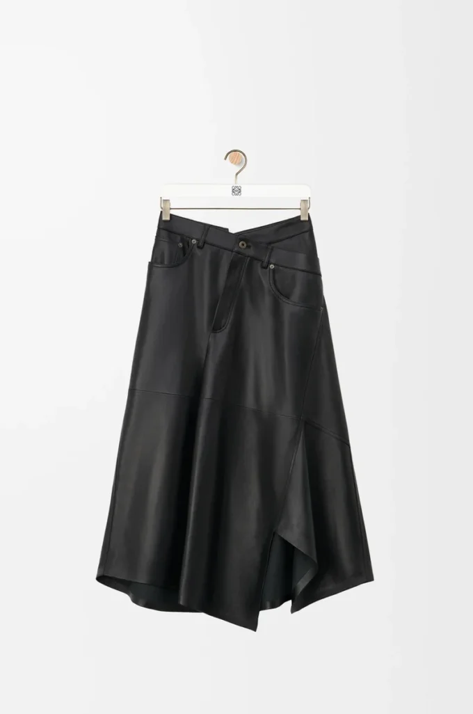 Asymmetrischer Rock aus Satin-Nappa-Lammleder Schwarz