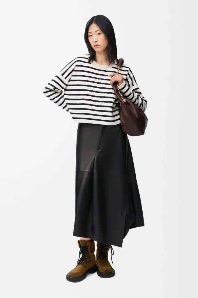 Asymmetrischer Rock aus Satin-Nappa-Lammleder Schwarz