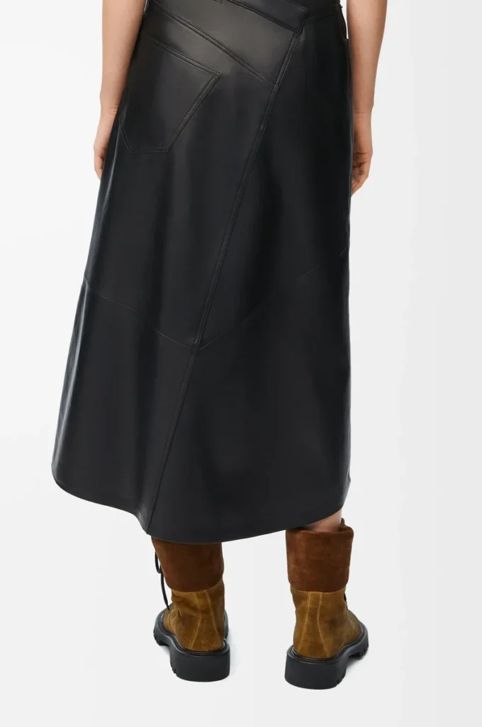 Asymmetrischer Rock aus Satin-Nappa-Lammleder Schwarz
